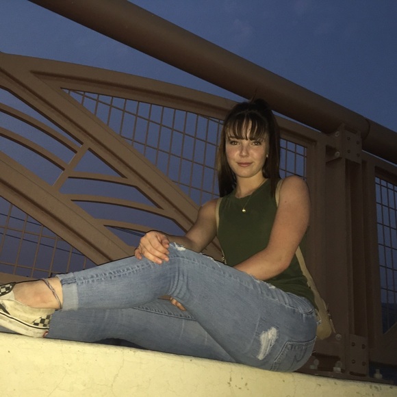 Meet your Posher, Hailee - Picture 1 of 1